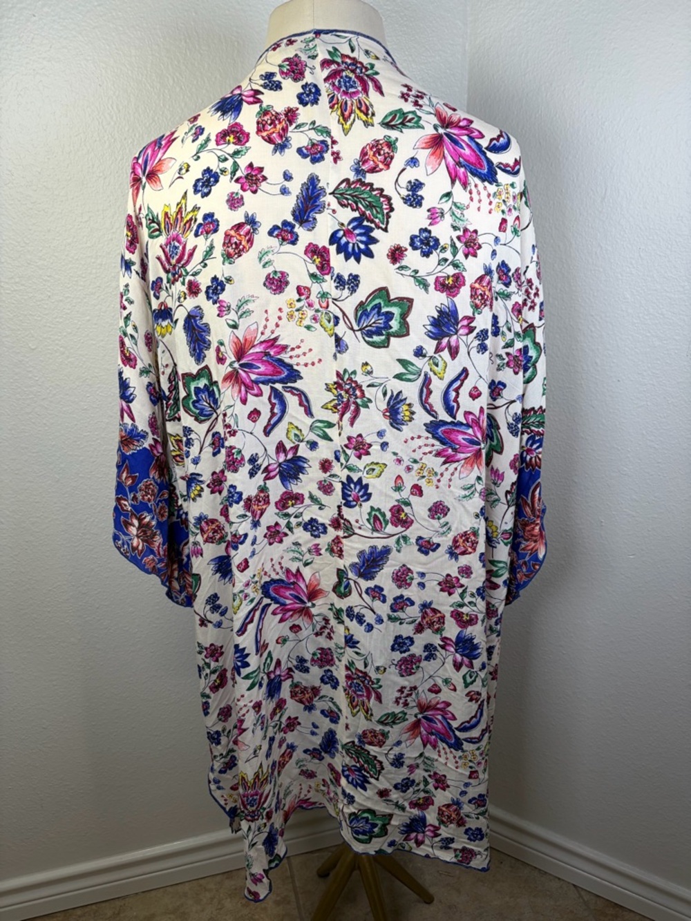 Democracy Floral Rayon Kimono Duster - Size L/XL - Picture 6 of 10